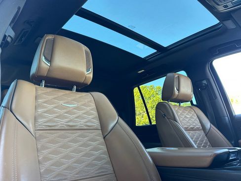 Used 2022 Cadillac Escalade Premium Luxury w/ Performance Package image 9