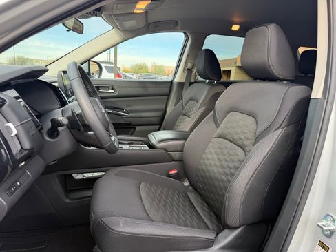 Certified 2022 Nissan Pathfinder SV w/ SV Black Package image 12