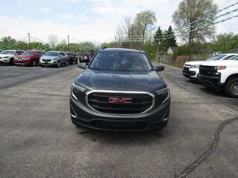 Used 2020 GMC Terrain SLE w/ Driver Convenience Package FWD image 2