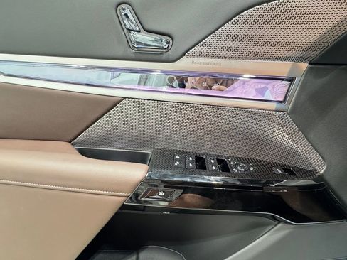 Used 2025 BMW 760i xDrive image 14