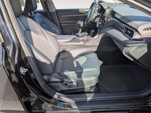 Used 2022 Toyota Camry SE w/ Cold Weather Package image 29