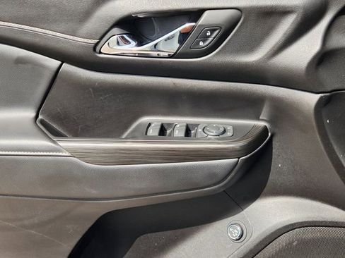 Used 2023 GMC Acadia SLT image 24