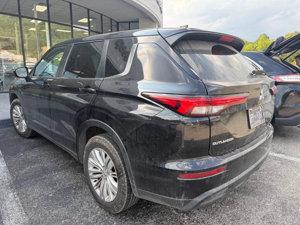 Used 2023 Mitsubishi Outlander ES AWD/4WD image 2