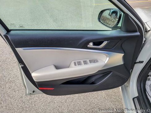 Used 2024 Genesis G70 2.5T image 25