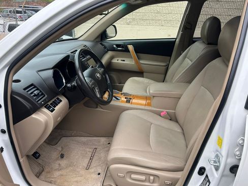 Used 2010 Toyota Highlander Limited AWD/4WD image 9
