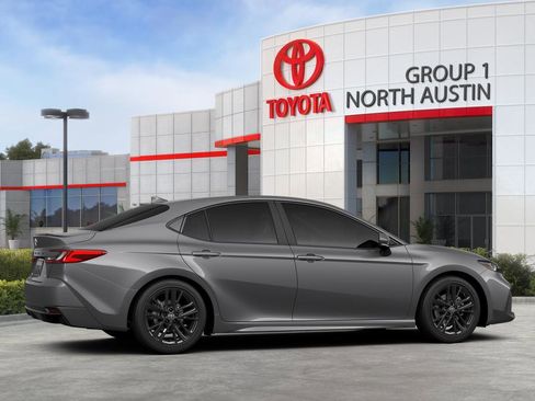 Used 2026 Toyota Camry SE FWD image 11