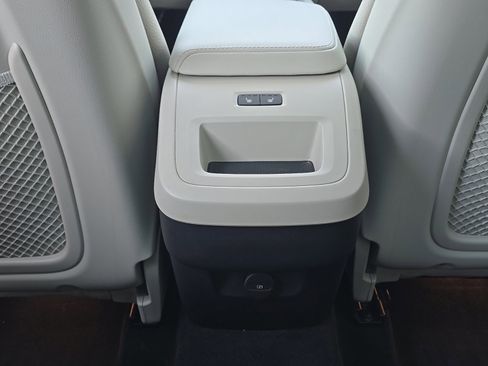 Certified 2025 Volvo XC60 B5 Plus w/ Climate Package image 22