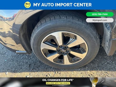 Used 2017 Subaru Forester 2.5i Premium w/ All-Weather Package AWD/4WD image 6