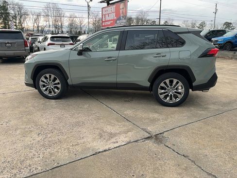 Used 2023 Toyota RAV4 XLE Premium image 8