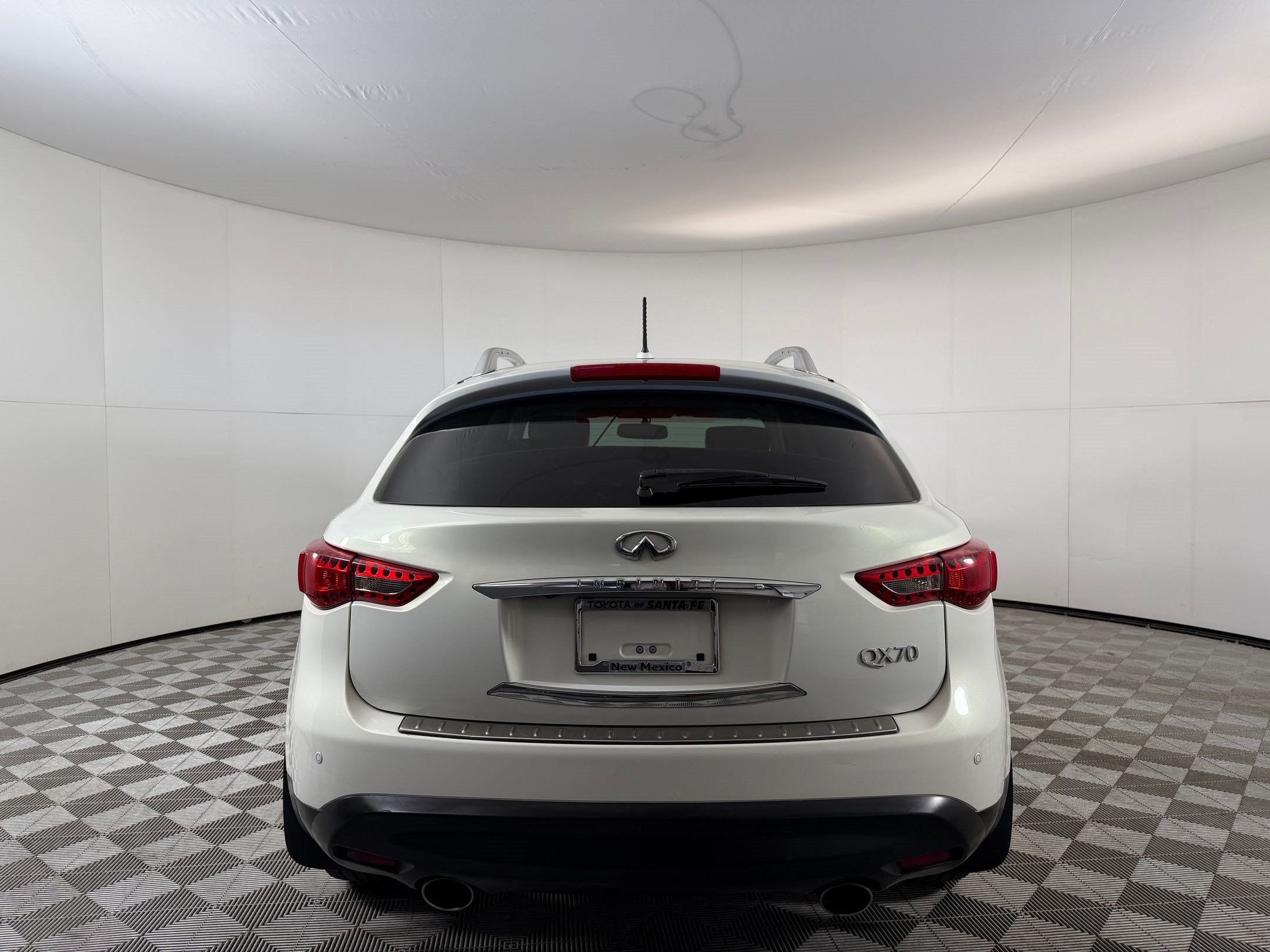 Used 2016 INFINITI QX70 AWD w/ Premium Package image 10