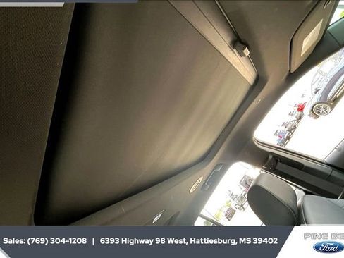 Used 2023 Chevrolet Traverse LT w/ LT Premium Package image 16