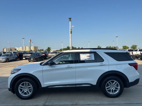 New 2025 Ford Explorer Active w/ Active Comfort Package image 5