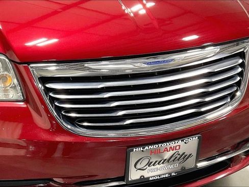 Used 2012 Chrysler Town & Country Limited w/ Luxury Group image 31