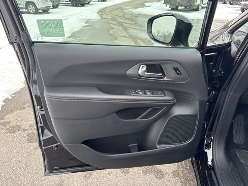 New 2026 Chrysler Pacifica Select w/ S Appearance Package image 17