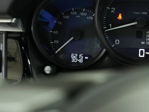 Certified 2025 Porsche Macan image 15