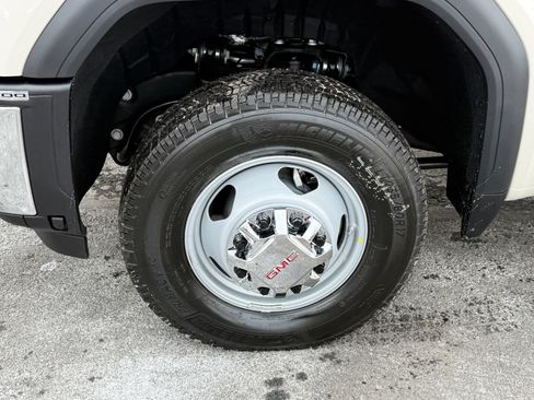 New 2026 GMC Sierra 3500 SLE image 9