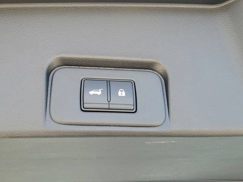 Used 2025 Nissan Rogue SV FWD image 15