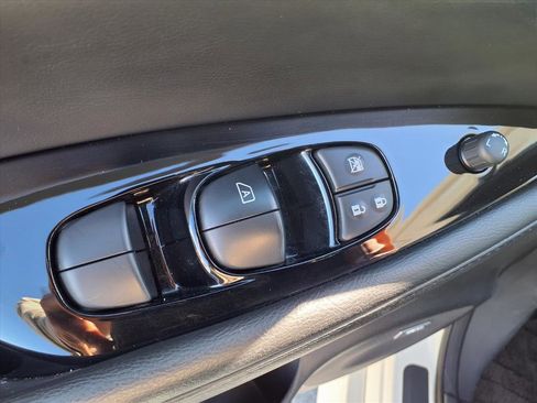 Used 2018 Nissan Leaf SL w/ SL Technology Package image 10