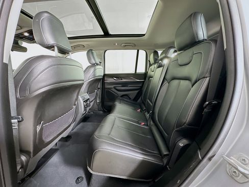 Used 2023 Jeep Grand Cherokee Limited image 29