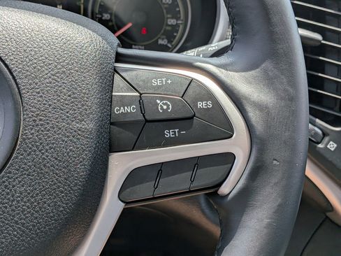 Used 2014 Jeep Cherokee Latitude w/ Comfort/Convenience Group FWD image 23
