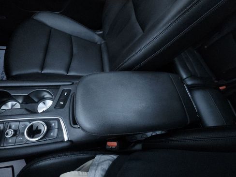 Used 2024 Cadillac XT6 Luxury w/ LPO, Floor Liner Package FWD image 20