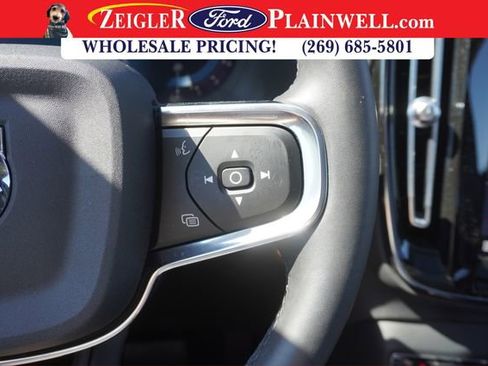 Used 2023 Volvo XC40 B5 Plus w/ Protection Package Premier image 27
