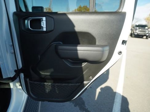 Used 2023 Jeep Gladiator Sport image 22