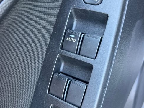 Used 2013 MAZDA MAZDA3 i SV image 23