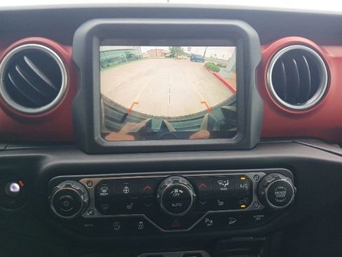 Used 2018 Jeep Wrangler Unlimited Rubicon AWD/4WD image 18