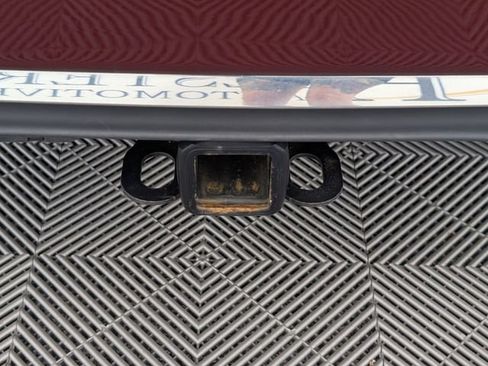 Used 2018 Chrysler Pacifica Limited w/ Tire & Wheel Group FWD image 31