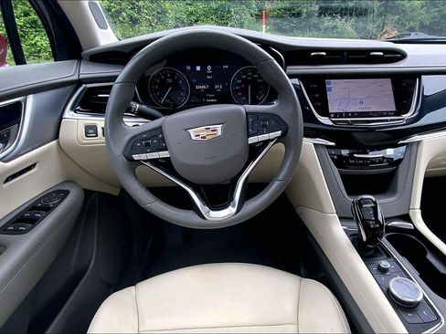 Certified 2024 Cadillac XT6 Premium Luxury w/ Technology Package AWD/4WD image 5