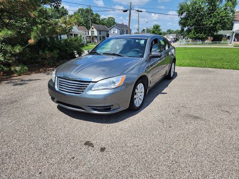 Used 2012 Chrysler 200 Touring FWD image 12