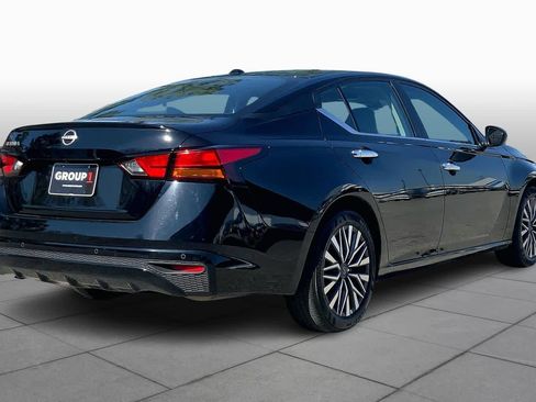 Used 2025 Nissan Altima 2.5 SV image 13