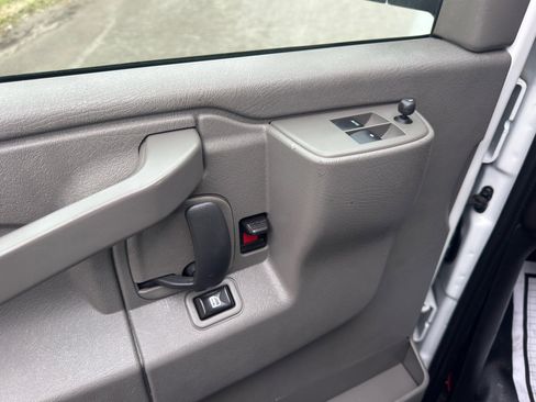 Used 2019 Chevrolet Express 3500 w/ Driver Convenience Package image 11