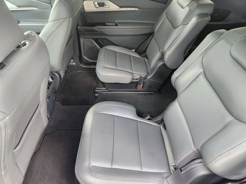 Used 2025 Ford Explorer Active w/ Active Comfort Package RWD image 28