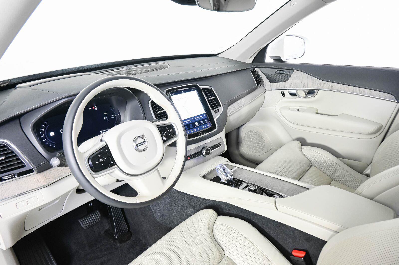 Certified 2025 Volvo XC90 T8 Ultra w/ Protection Package Premier AWD/4WD image 5
