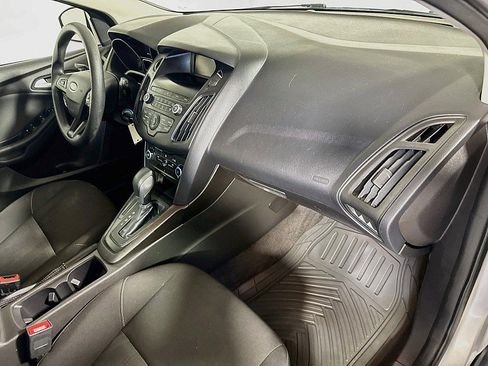 Used 2018 Ford Focus SE FWD image 26