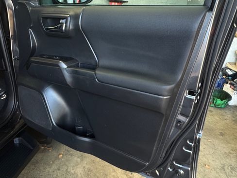Used 2022 Toyota Tacoma TRD Sport w/ Technology Package RWD image 21