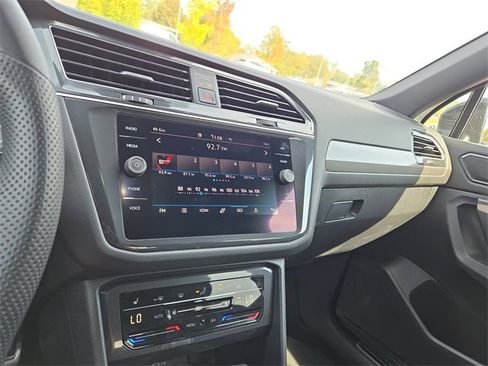 Used 2022 Volkswagen Tiguan SE R-Line image 12