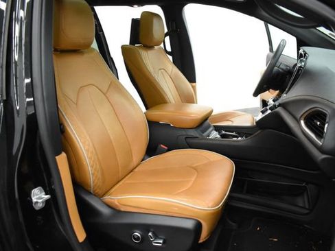 Used 2022 Chrysler Pacifica Pinnacle image 44