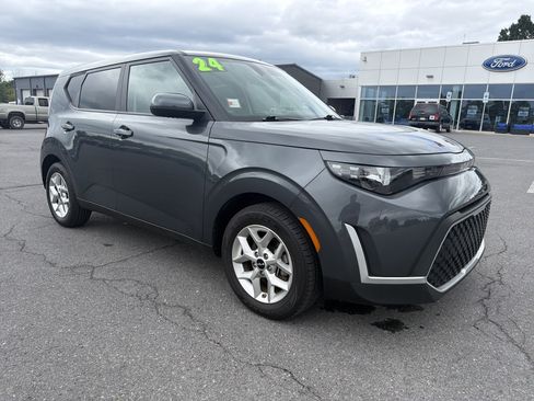Used 2024 Kia Soul LX w/ Option Group 015 FWD image 1