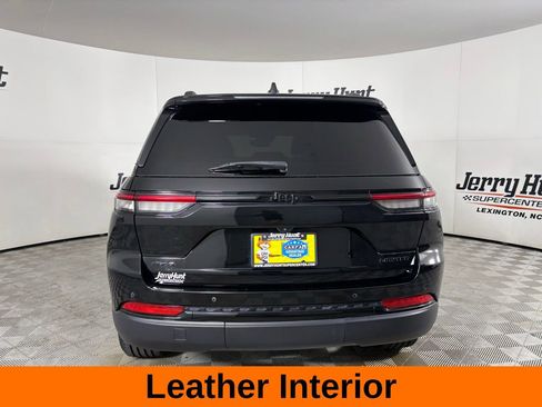Used 2024 Jeep Grand Cherokee Limited w/ Black Appearance Package AWD/4WD image 6