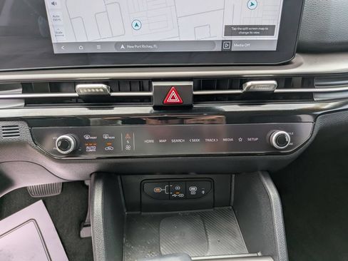 Certified 2026 Kia Sportage SX FWD image 26