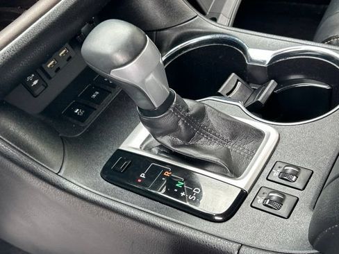Used 2019 Toyota Highlander XLE AWD/4WD image 47