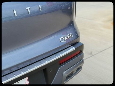 Used 2023 INFINITI QX60 Sensory w/ Vision Package FWD image 16