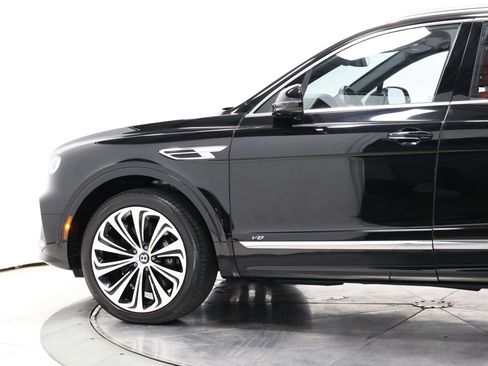 Used 2022 Bentley Bentayga AWD/4WD image 7