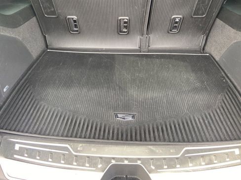 Used 2022 Cadillac Escalade ESV Luxury w/ LPO, Illumination Package AWD/4WD image 15