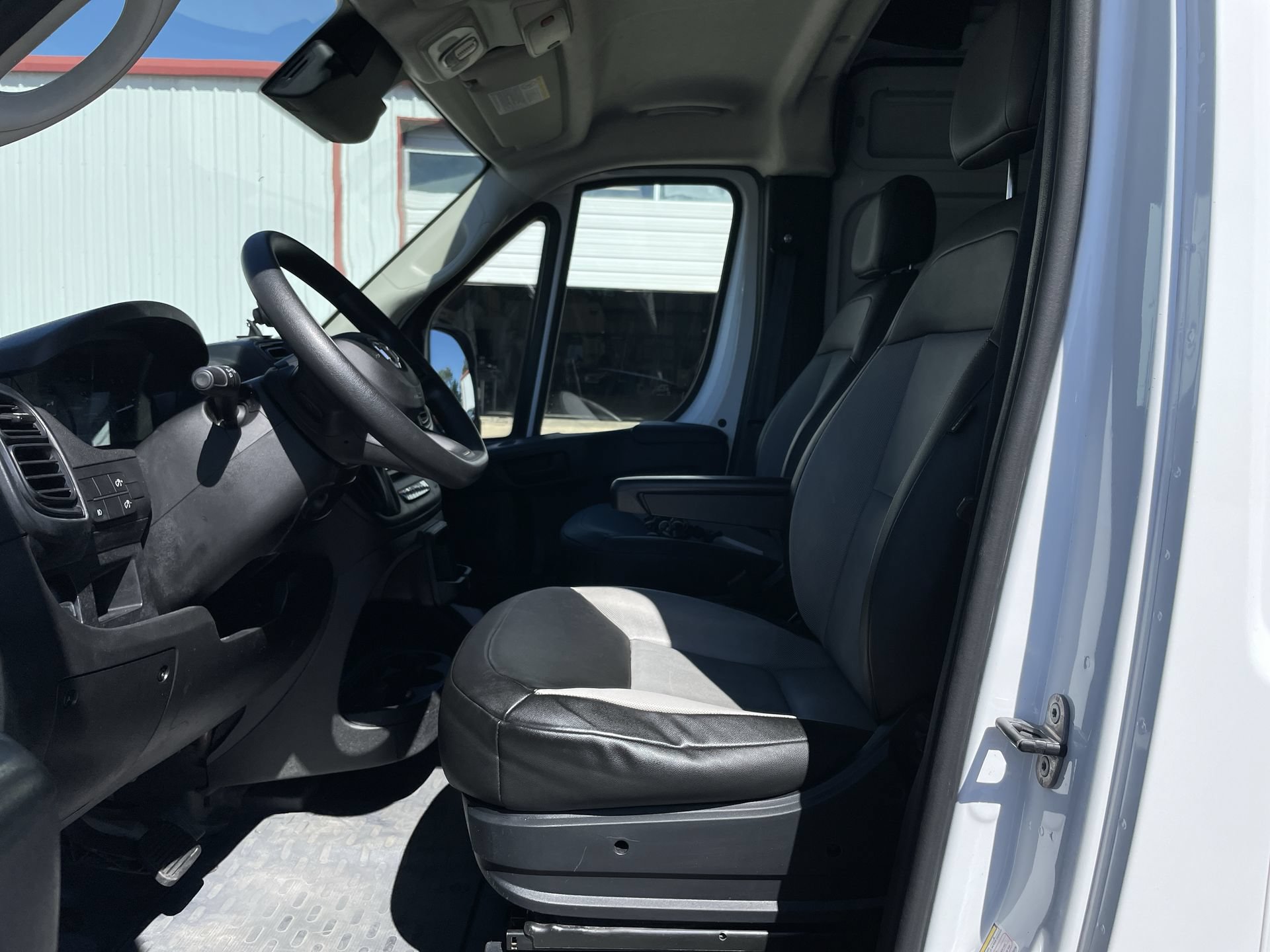 Used 2025 RAM ProMaster 2500 w/ Convenience Group FWD image 13