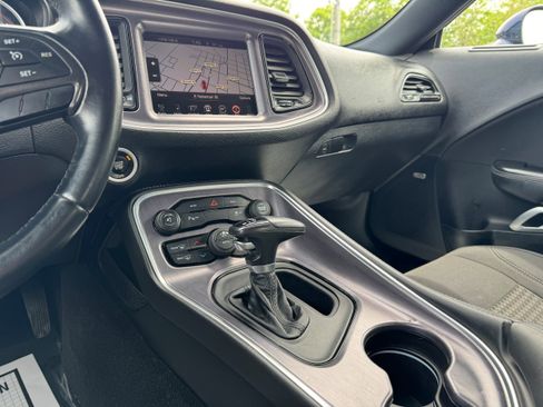 Used 2016 Dodge Challenger SXT w/ Driver Convenience Group RWD image 18