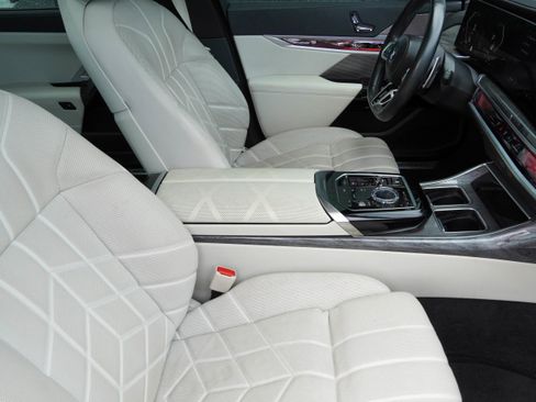 Certified 2023 BMW 760i xDrive 760i xDrive w/ Executive Package image 12